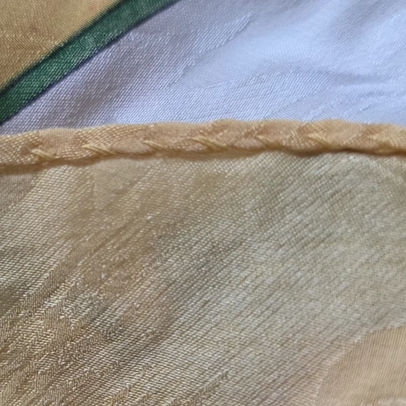 Vtg Gucci 100% Silk Scarf Made In Italy Floral Bouquet Design - Picture 7 of 16